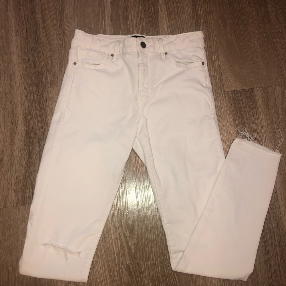 White denim jeans